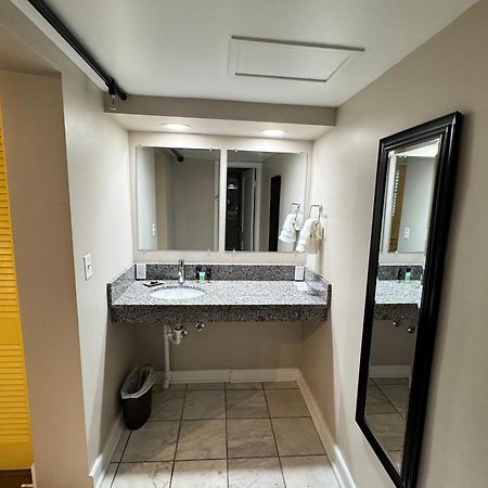 The Sherman Inn Batesville Bagian luar foto