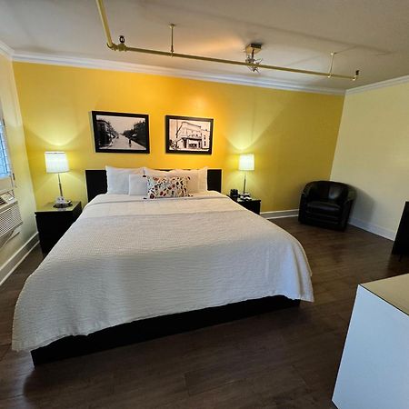 The Sherman Inn Batesville Bagian luar foto