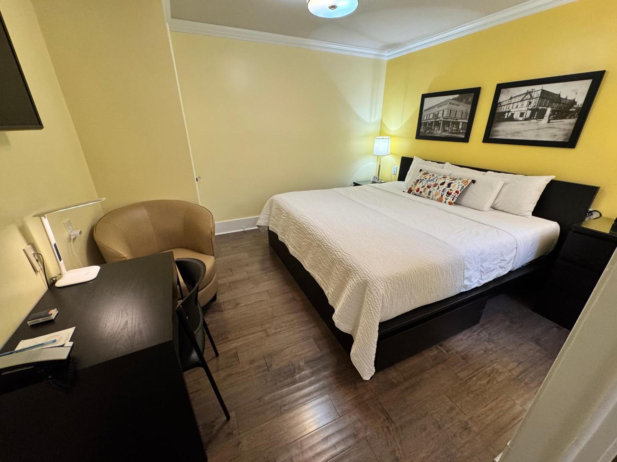 The Sherman Inn Batesville Bagian luar foto