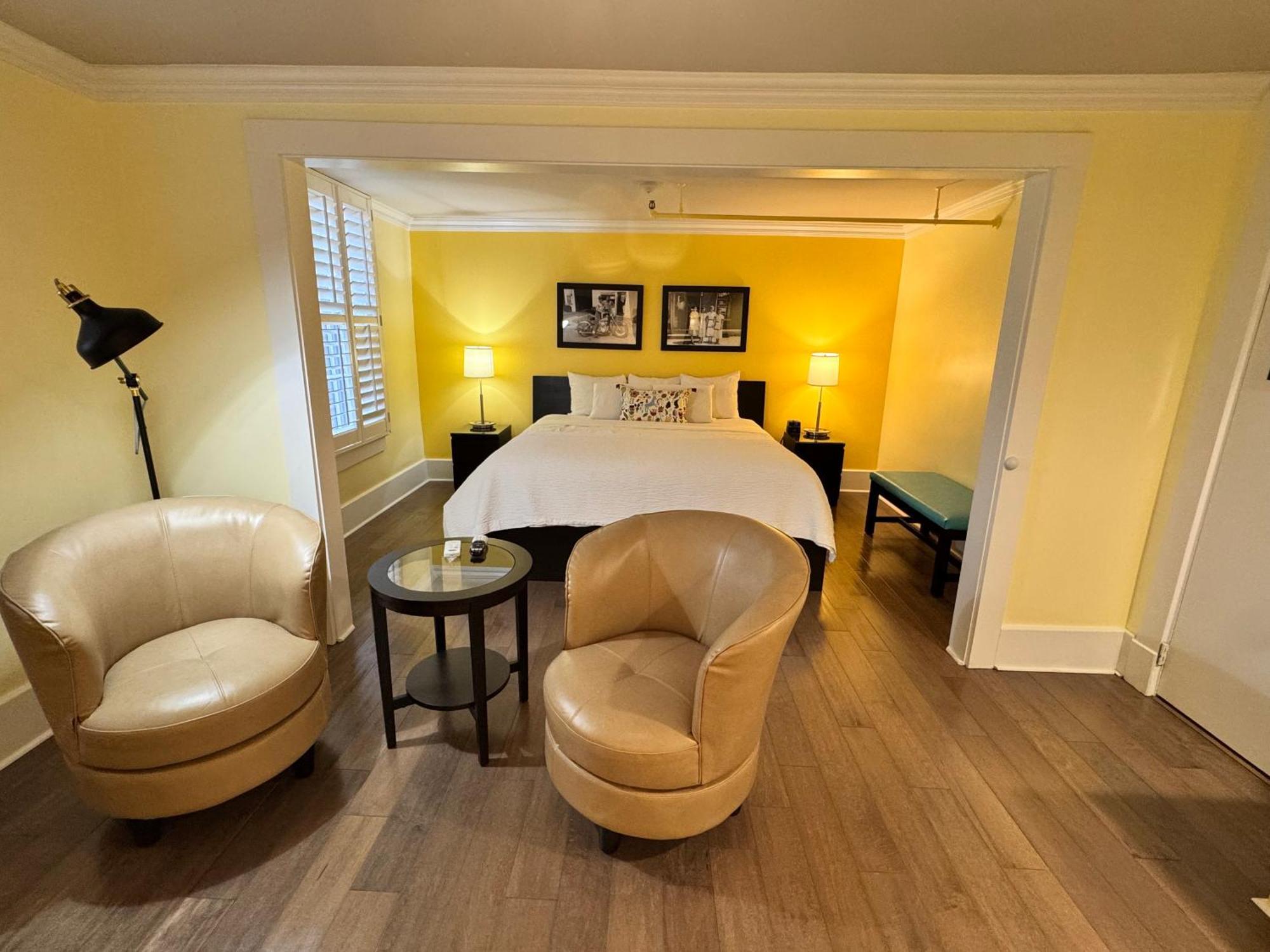 The Sherman Inn Batesville Bagian luar foto