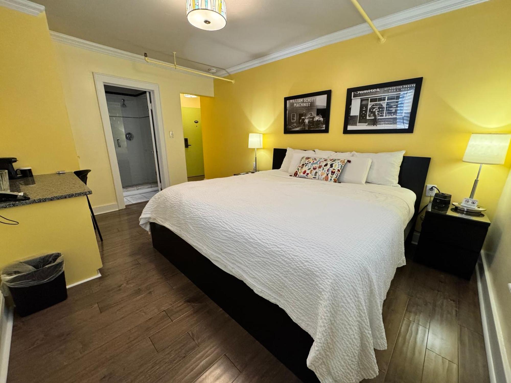 The Sherman Inn Batesville Bagian luar foto