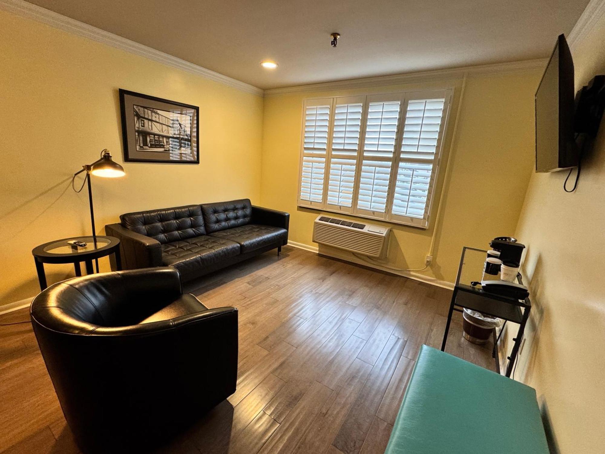 The Sherman Inn Batesville Bagian luar foto