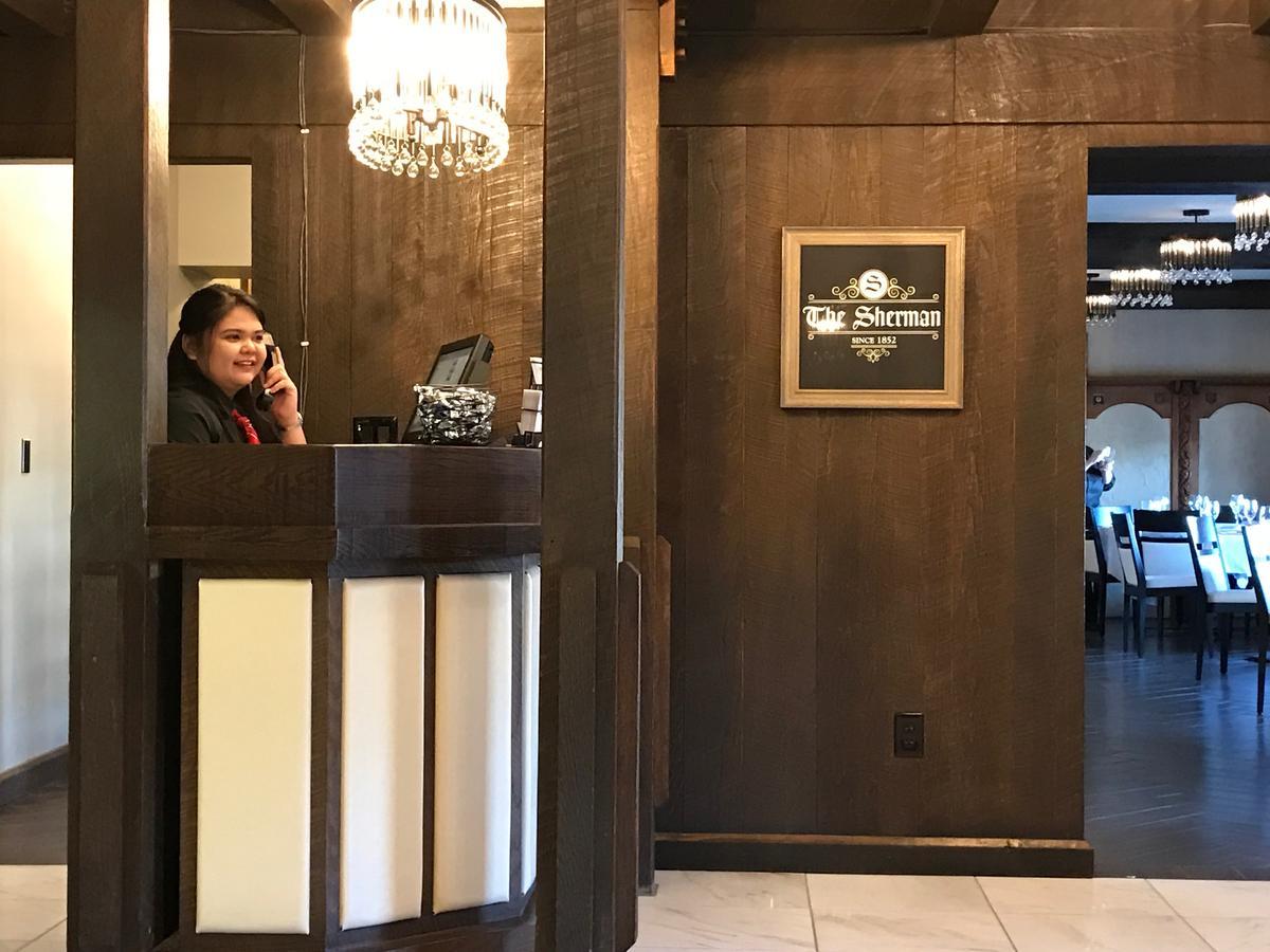 The Sherman Inn Batesville Bagian luar foto
