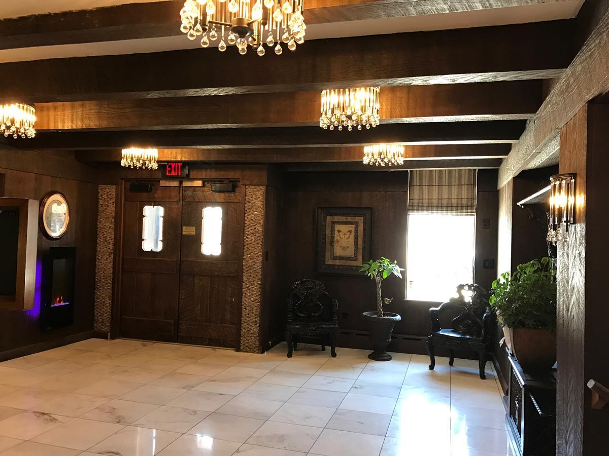 The Sherman Inn Batesville Bagian luar foto