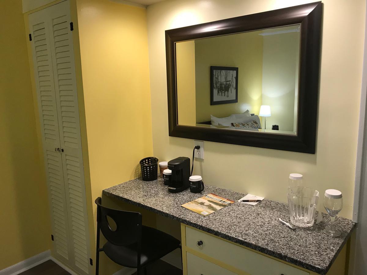The Sherman Inn Batesville Bagian luar foto
